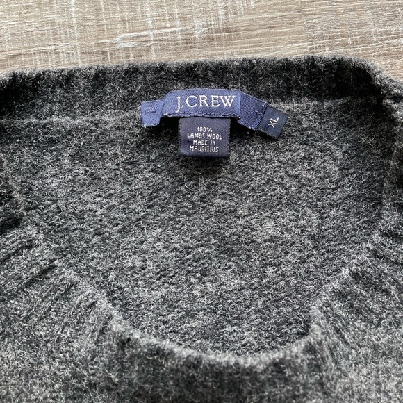 J Crew men’s oversized lambs wool grey sweater - Picture 2 of 2